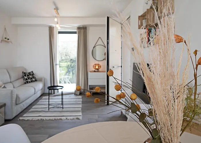 Zoe - Regarda Travel *